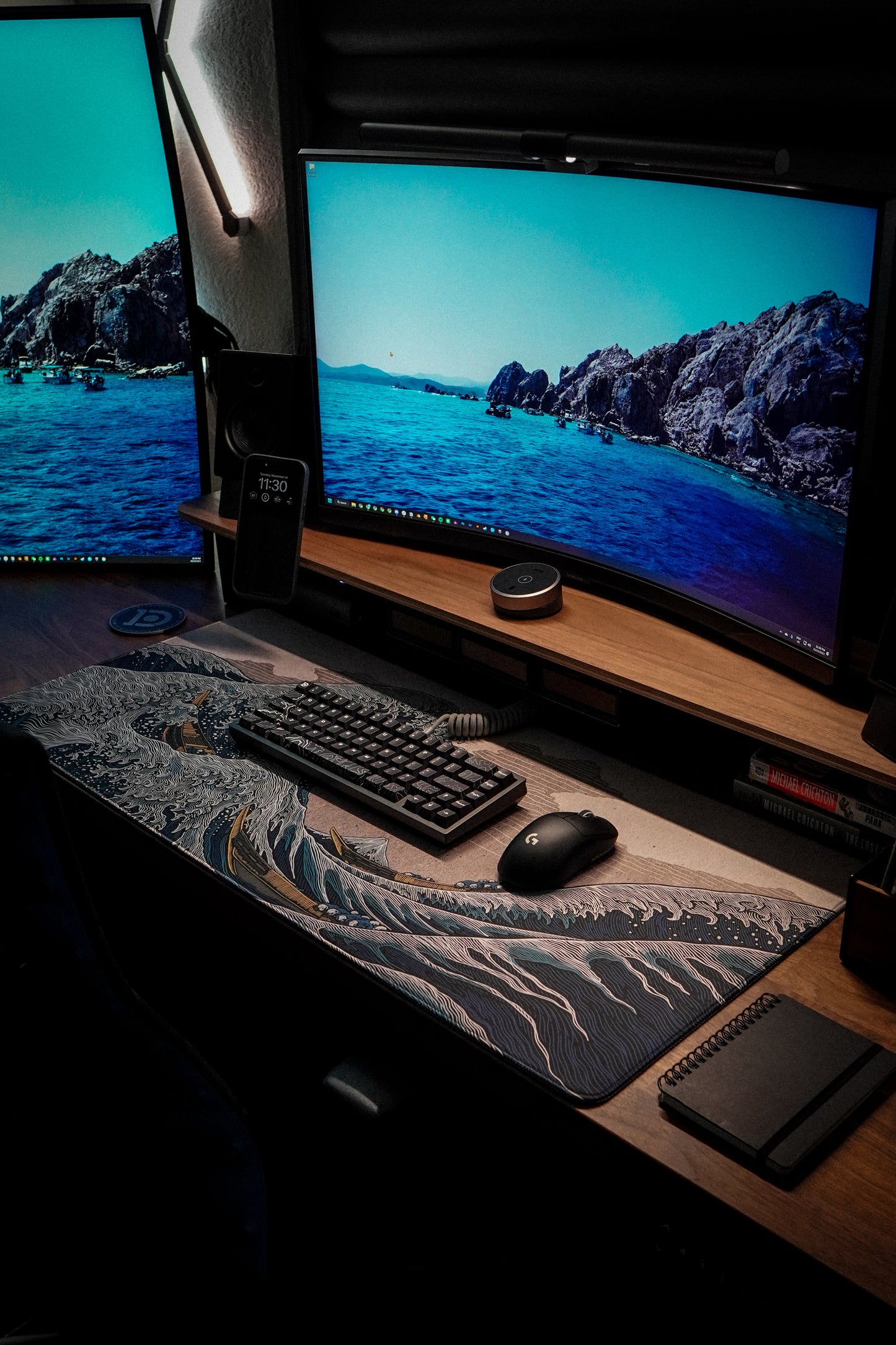 GREAT WAVE CREAM DESKPAD